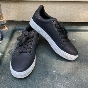 GND Women’s Black Sneakers Sequin Detail Sz 8 Lace Up